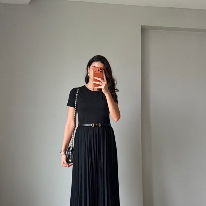 SİYAH PİLELİ ELBİSE